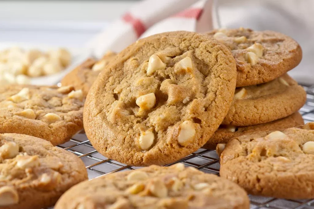 Aphrodite Desserts Aphrodite Divine Confections Macadamia Nut White Chocolate Cookie 2 Ounce Size - 84 Per Case