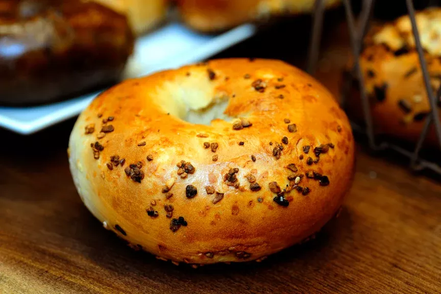 Davidovich Bagels Davidovich Garlic Bagels 5.25 Ounce Size - 60 Per Case