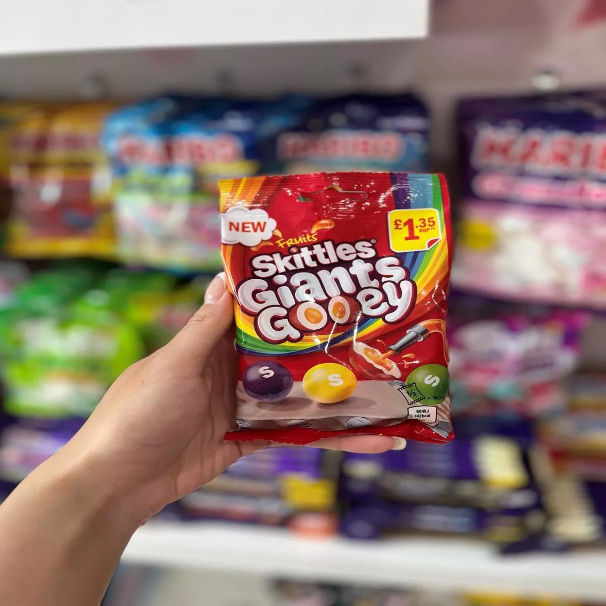 (UK) SKITTLES GIANTS GOOEY – 109G